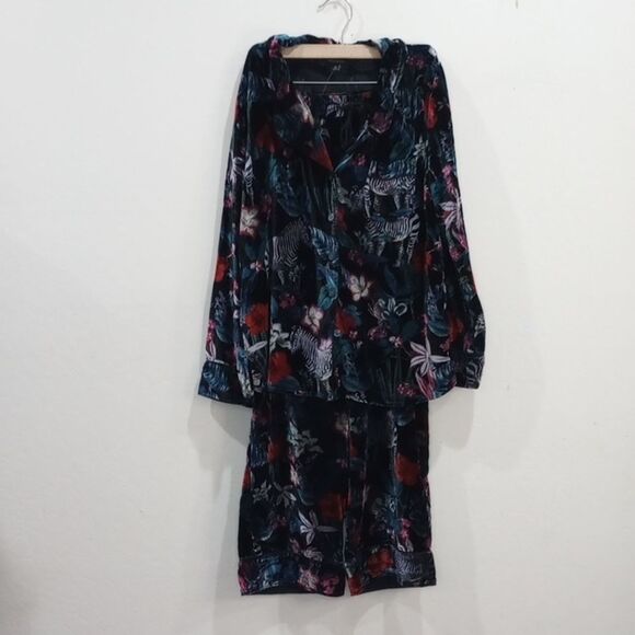 Banana Republic Velvet Watercolor Zebra Pajama Set Lounge Set, Size M - NWOT - Picture 2 of 13